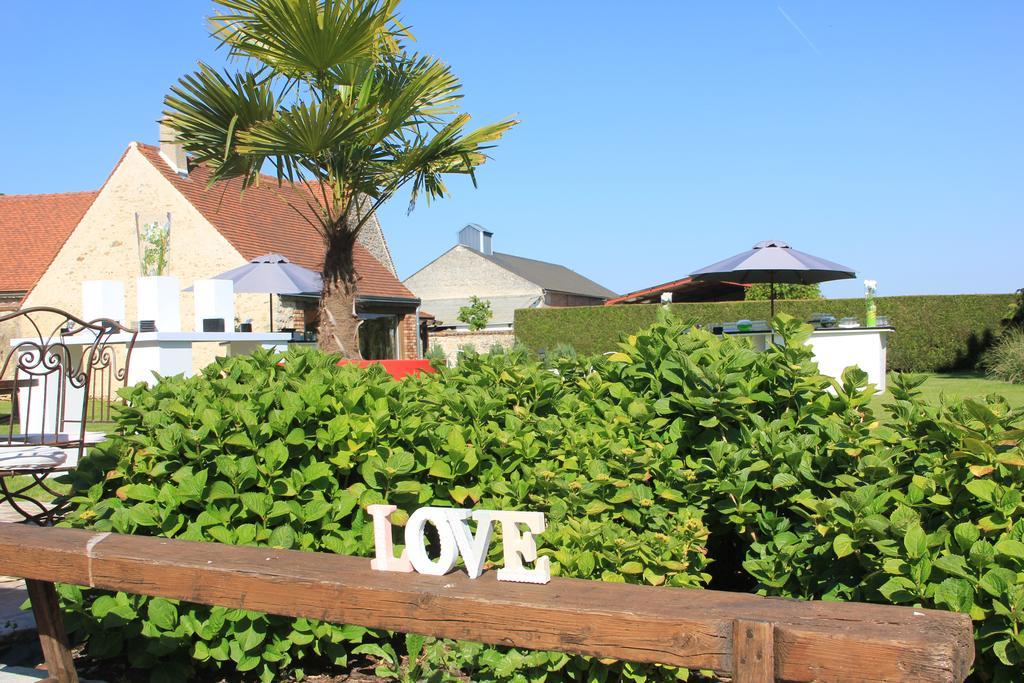 Bed and Breakfast Domaine De La Vallee Aux Pages à Paray-Douaville Extérieur photo