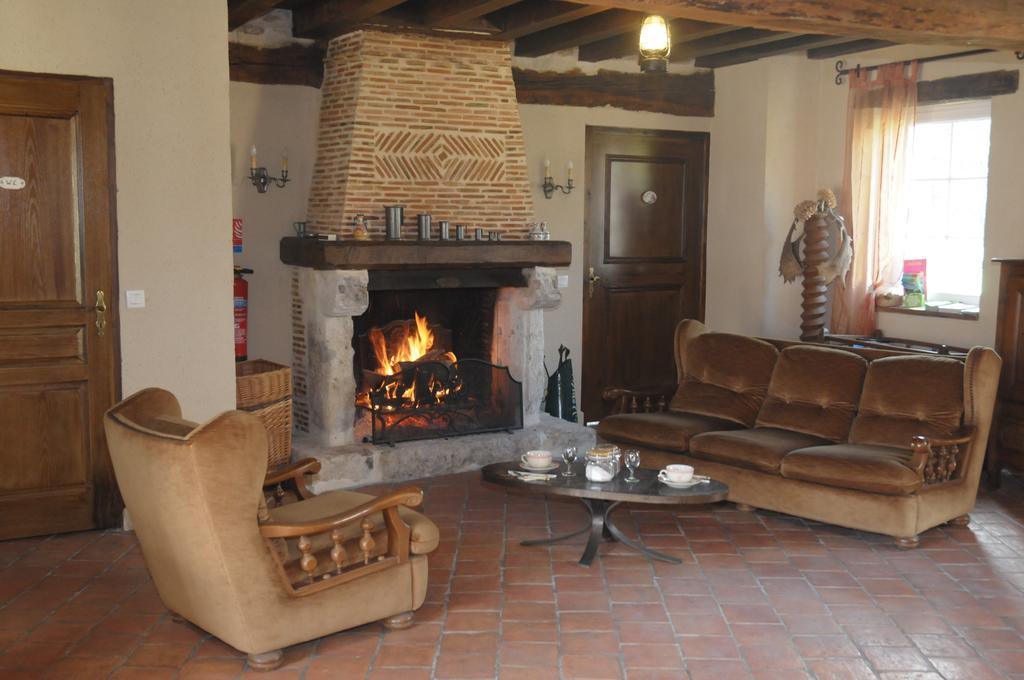 Bed and Breakfast Domaine De La Vallee Aux Pages à Paray-Douaville Extérieur photo